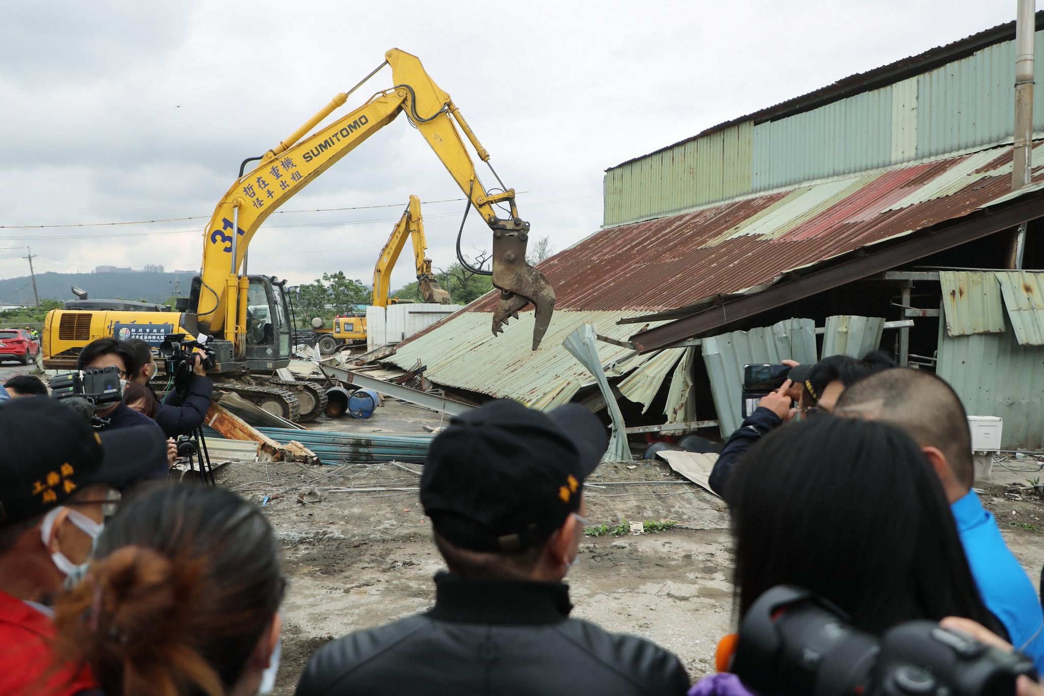 侯友宜市長親自視察整頓五股垃圾山 強制拆除工程